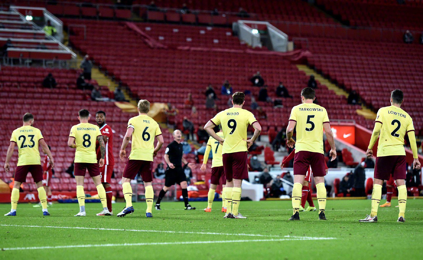 用空档的球 用空档的球