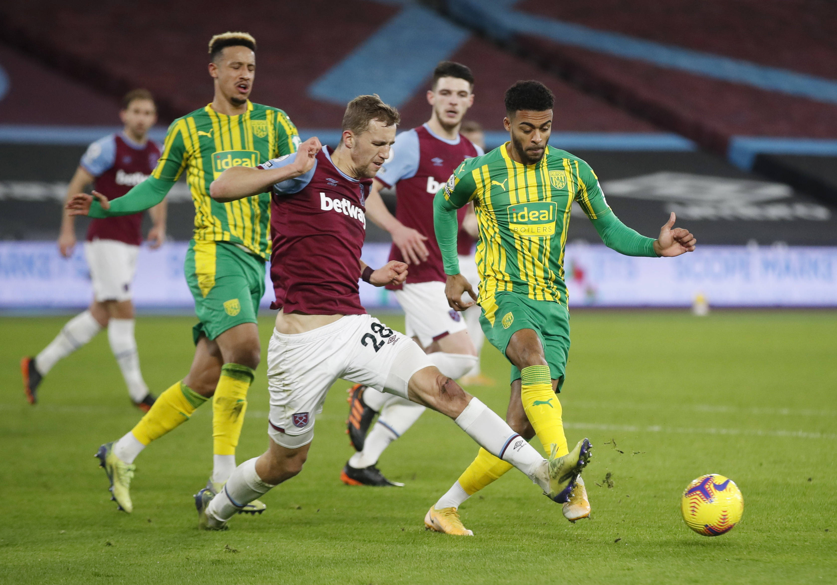 何在聚光灯 何在聚光灯